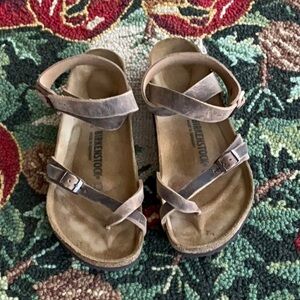 Birkenstockstock Yara leather ankle strap sandals
